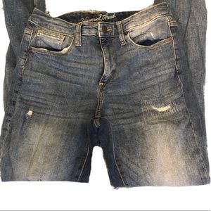 ❌SOLD❌High waisted distressed jeans